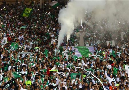 الأهلي بطلا للدوري السعودي لأول مرة منذ 32 عاما الأهلي بطلا للدوري السعودي لأول مرة منذ 32 عاما