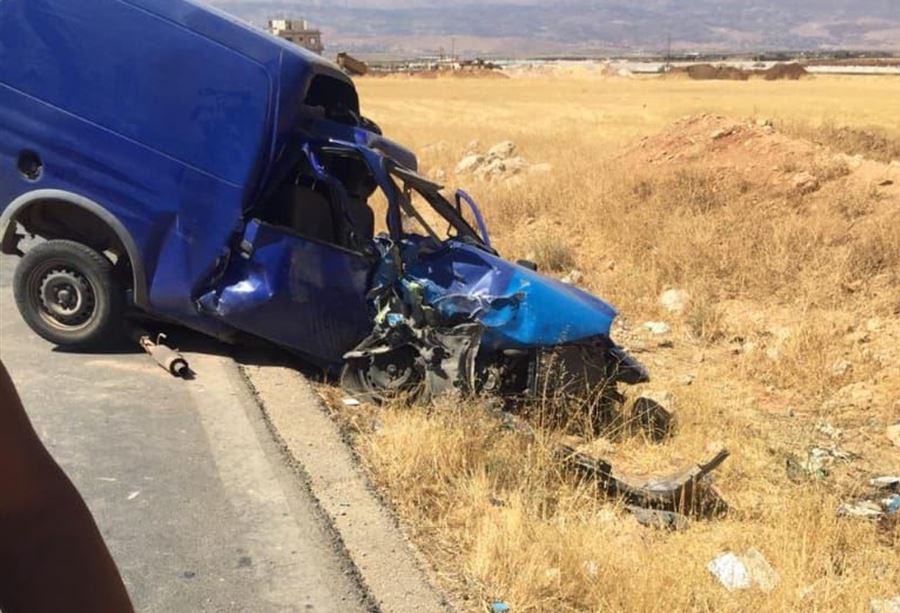 بالصورة: قتيل و3 جرحى على طريق عام بعلبك