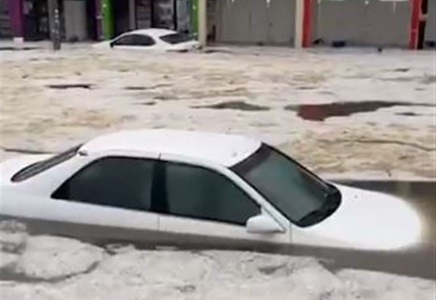 الثلوج تغطي الإمارات... وحبات البرد تسببت ببعض الأضرار (فيديو) الثلوج تغطي الإمارات... وحبات البرد تسببت ببعض الأضرار (فيديو)