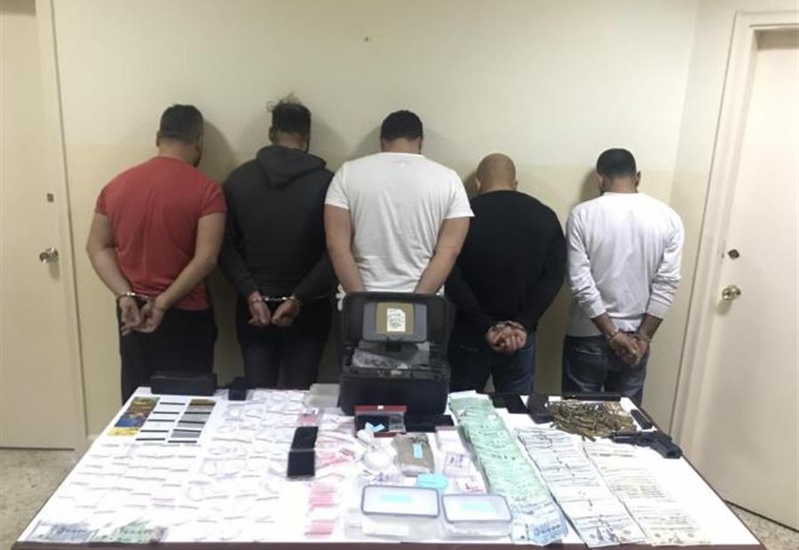 تجار مخدرات.. تبيّن أنهم يزوّرون شهادات وبطاقات ائتمانية!  