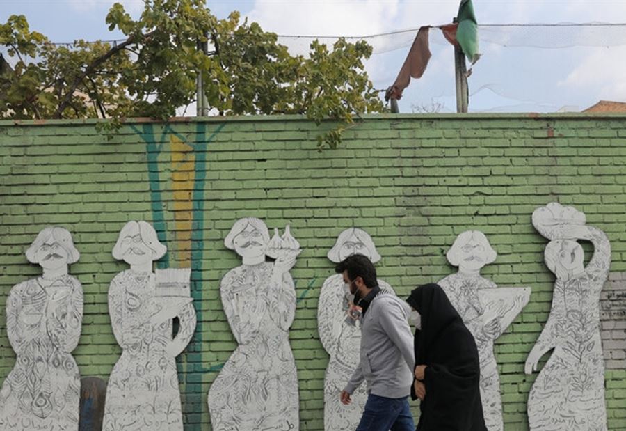 إيران تنفي وصول أي شحنة لقاحات كورونا!