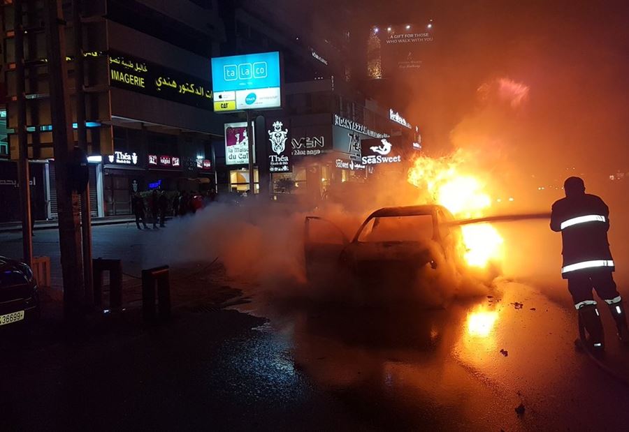 بالصورة: حريق سيارة على اوتوستراد جل الديب  بالصورة: حريق سيارة على اوتوستراد جل الديب