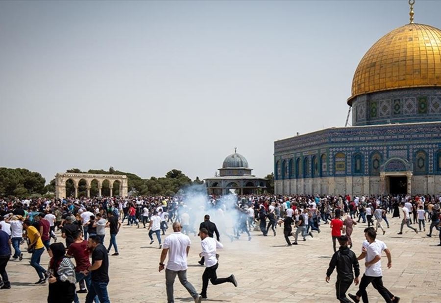 إسرائيلي تخفَّى بملابس نسائية وحاول التسلل للمسجد الأقصى! (فيديو)