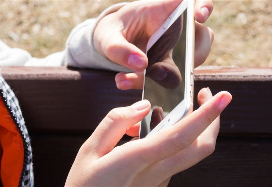 عملية "سرية" يقوم بها هاتفك دون أن تعلم