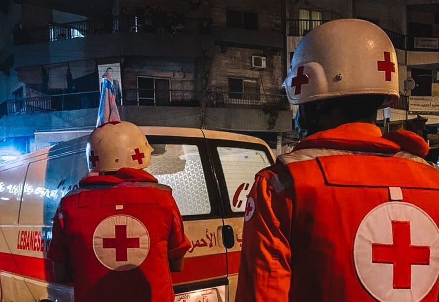 في النبطية... إصابة 3 عناصر من الصليب الأحمر إثر غارة إسرائيلية في النبطية... إصابة 3 عناصر من الصليب الأحمر إثر غارة إسرائيلية