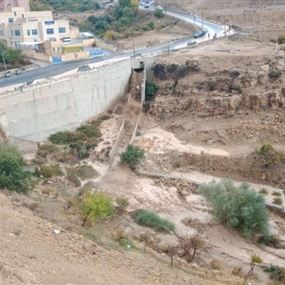 بالفيديو: 4 قتلى اثر سيول جارفة جديدة في الأردن 