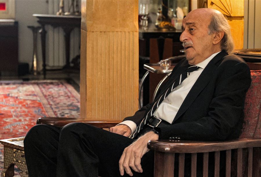 "تحت النار والقنابل"... جنبلاط يناشد لإنهاء دوامة العنف