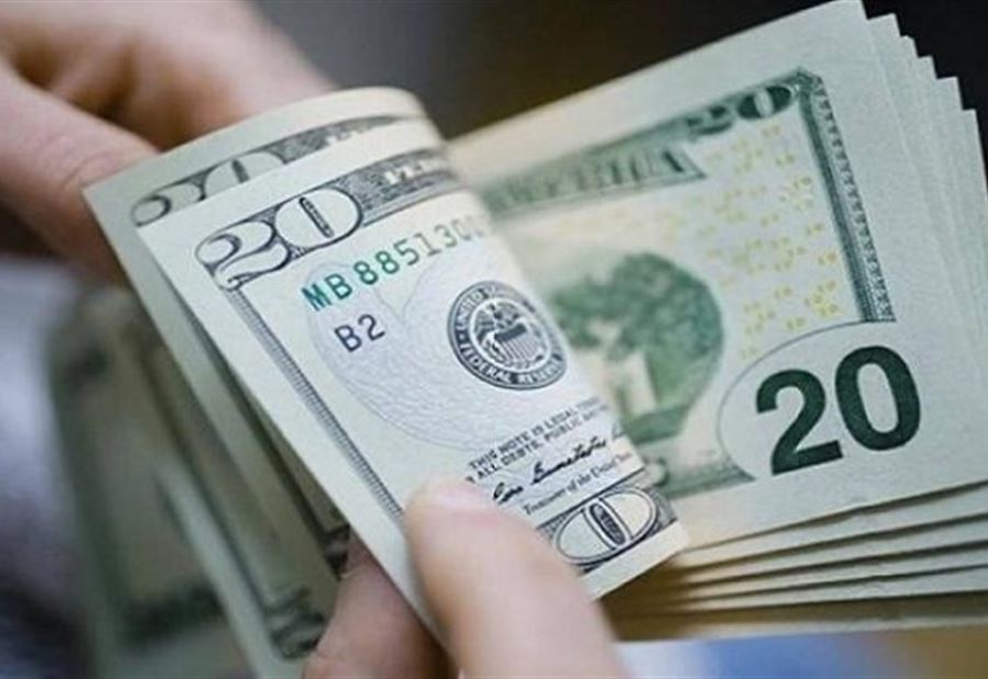ما الذي يرفع الطلب على الدولار؟