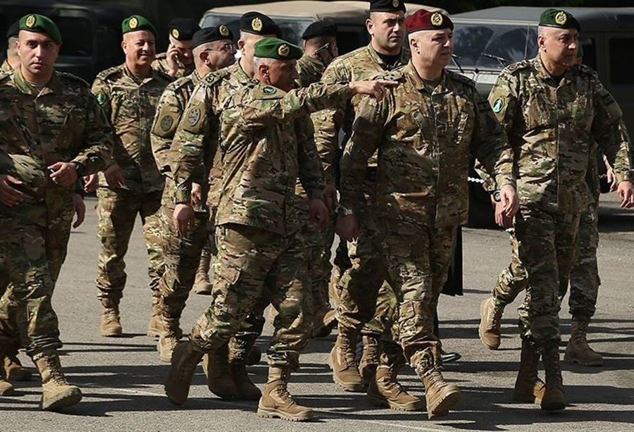 من قيادة الجيش الى 