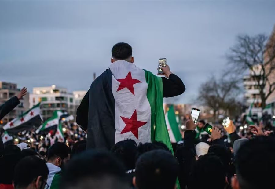 "مطلوب من المخابرات"... فنان سوري يروي معاناته مع نظام الأسد!
