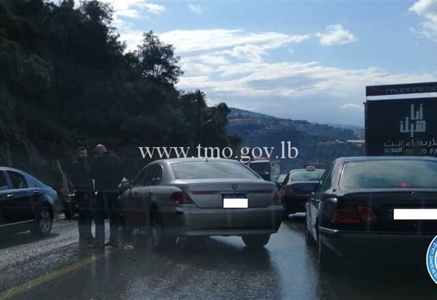بالصورة: جريحان بحادث تصادم على طريق عام ذوق مصبح