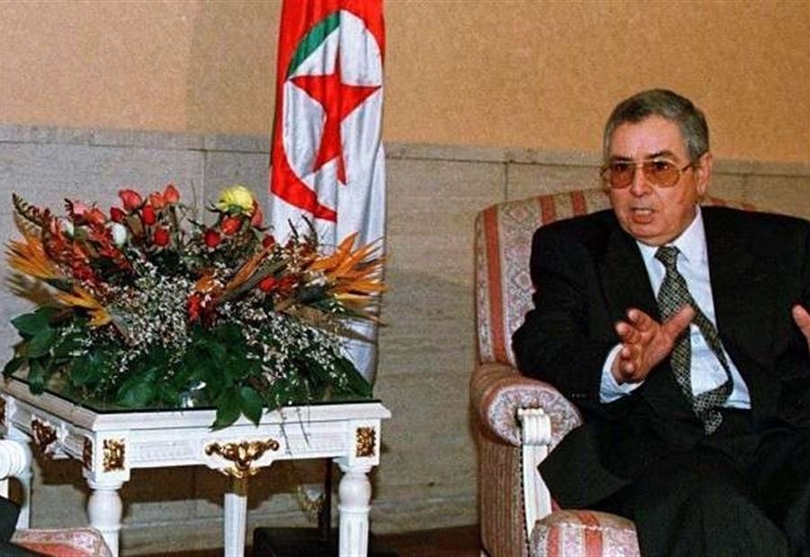 من صحفي إلى سدة الحكم..من هو القائم بأعمال الرئيس الجزائري؟