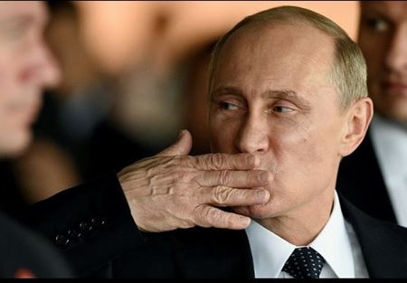 ثلاث روسيات يتحدين القيصر بوتين