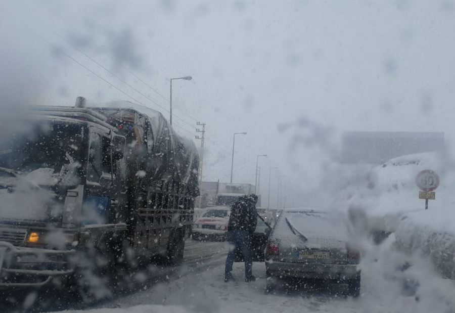 بدءًا من صباح يوم غد... تدابير سير للشاحنات العابرة على طريق "ضهر البيدر"