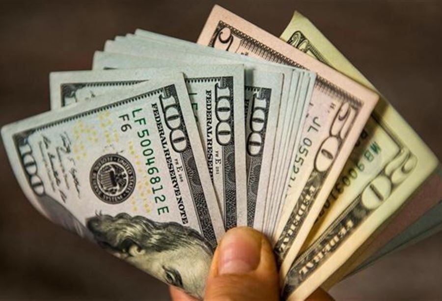 بحوزتها 120 ألف دولار أميركي... عاملة تسرق كفيلها! 