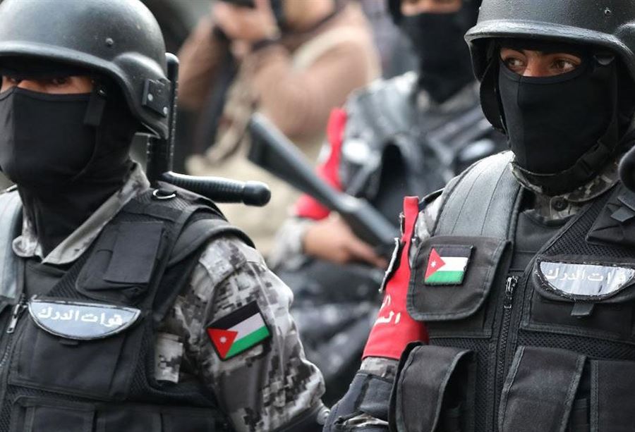 طعن 3 سياح إسبان ورجل أمن في الأردن 