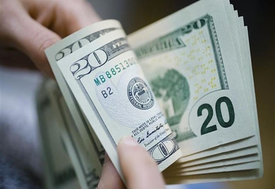 كيف أقفلَ سعرُ الدولارِ في السوق السوداء؟