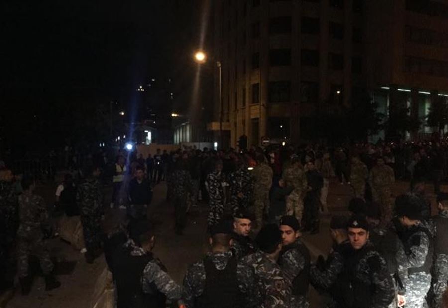 متظاهرون تجمعوا مجددا أمام السراي الحكومي