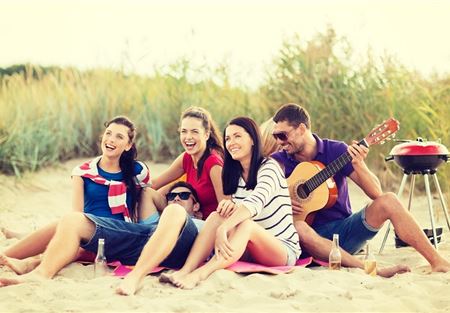 العلماء يحددون العمر الذي نتواصل فيه أكثر مع أصدقائنا