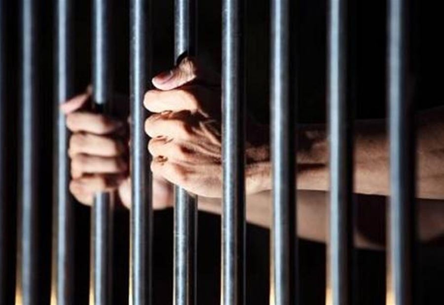 توقيف شخصين في الكورة بجرم ترويج مخدرات توقيف شخصين في الكورة بجرم ترويج مخدرات