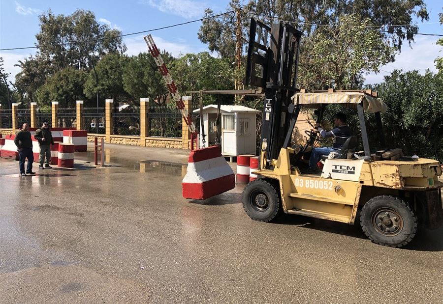 ارسلان يزيل العوائق من امام دارته: بعهد عون أمننا بألف خير ارسلان يزيل العوائق من امام دارته: بعهد عون أمننا بألف خير