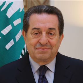 حرب على مسافة واحدة متساوية من جميع المرشحين