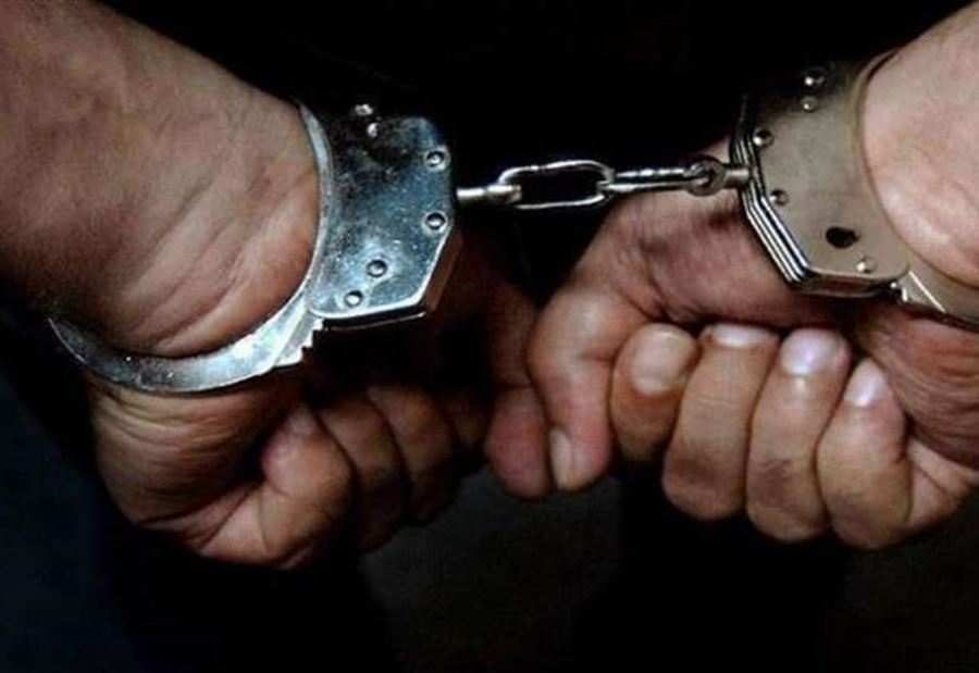 سارق اسلاك كهربائية في قبضة الأمن