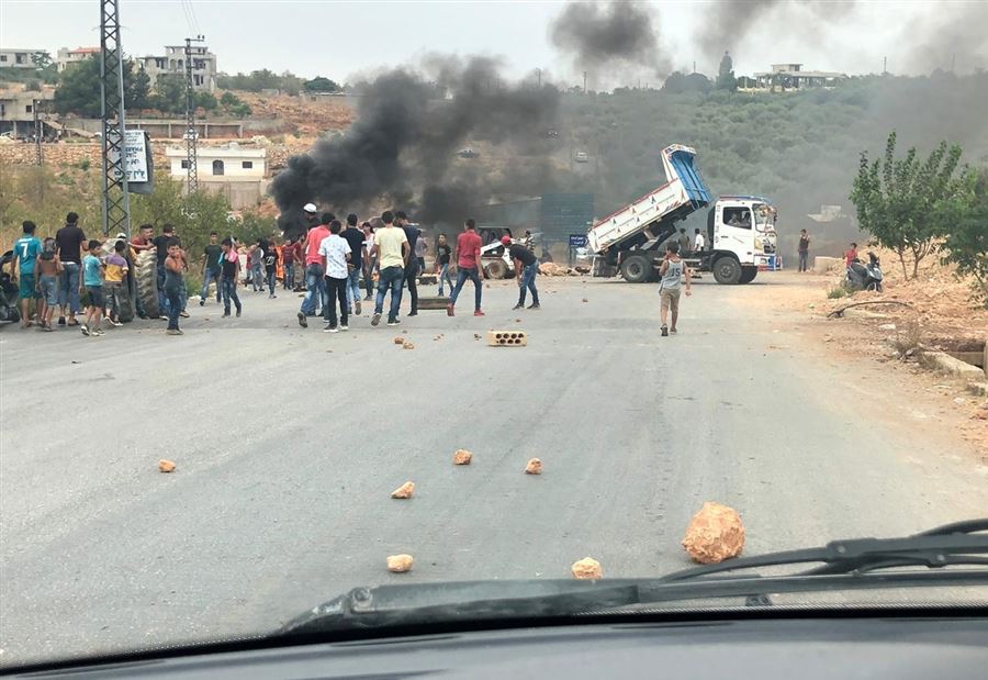 تضامنا مع أبناء المنية قطع شباب عدوة الأوتوستراد الجديد