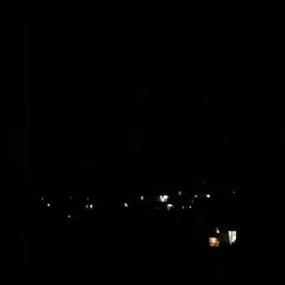 بالفيديو: اللقطات الأولى لهجوم بالصواريخ على اللاذقية