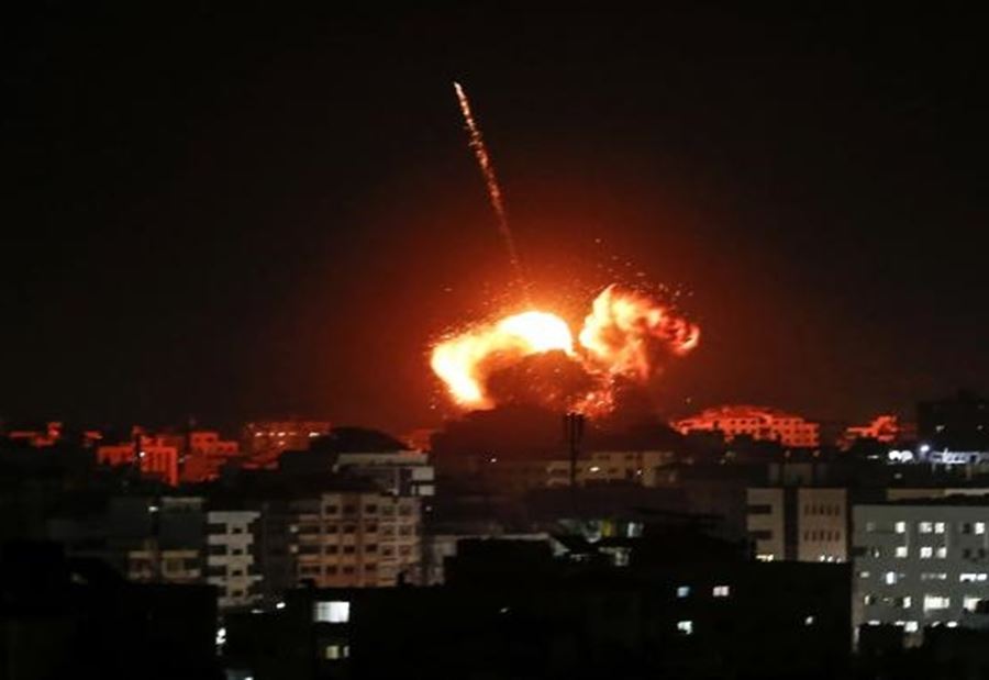 غاراتٌ إسرائيليةٌ على مُنشأة لـ "حماس" في غزة  غاراتٌ إسرائيليةٌ على مُنشأة لـ "حماس" في غزة