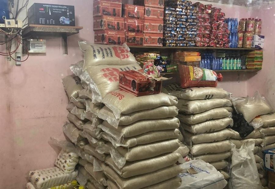 بالصورة: مداهمة مستودع في صبرا يحتوي مواد غذائية  فاسدة 