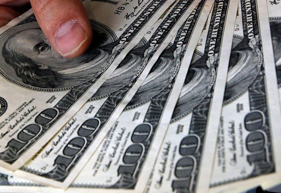 كيف أقفل سعر الدولار في السوق السوداء اليوم؟