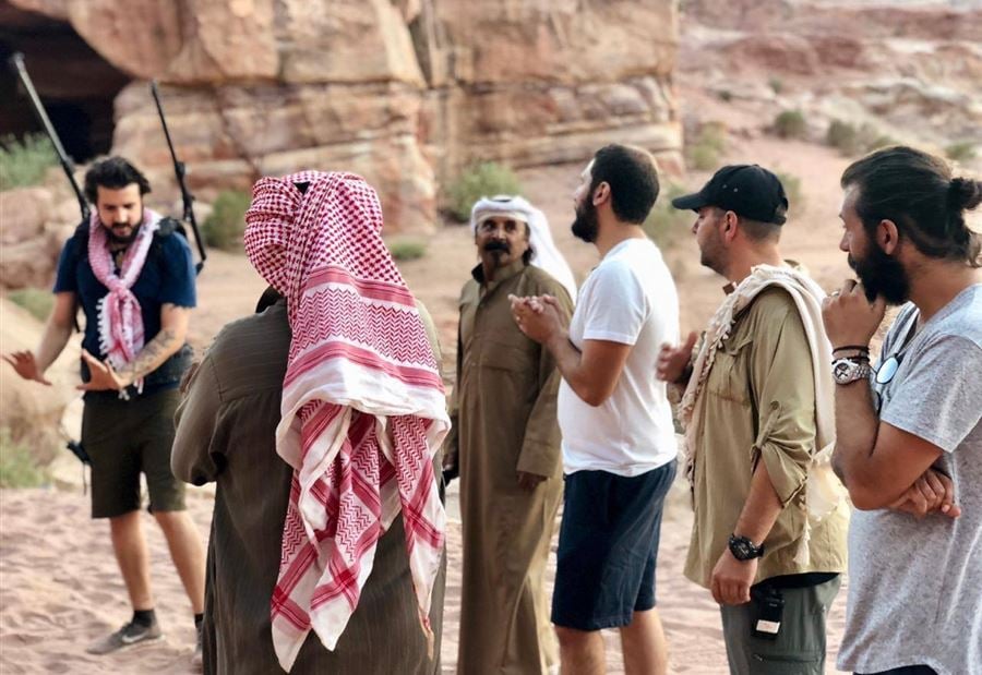 بالصور: "Netflix" تطلق حملتها الإعلانية لمسلسل "Jinn" من اخراج لبناني 