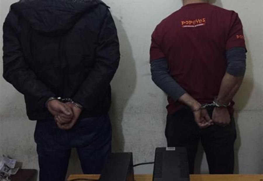 بالصورة: المعلومات توقف سارقي مطعم في صيدا