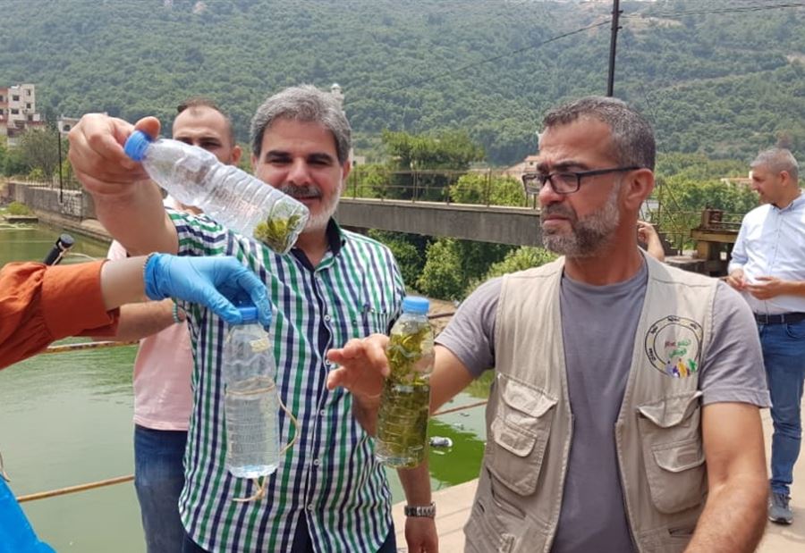 عيّنات من بحيرة عيون السمك لفحصها