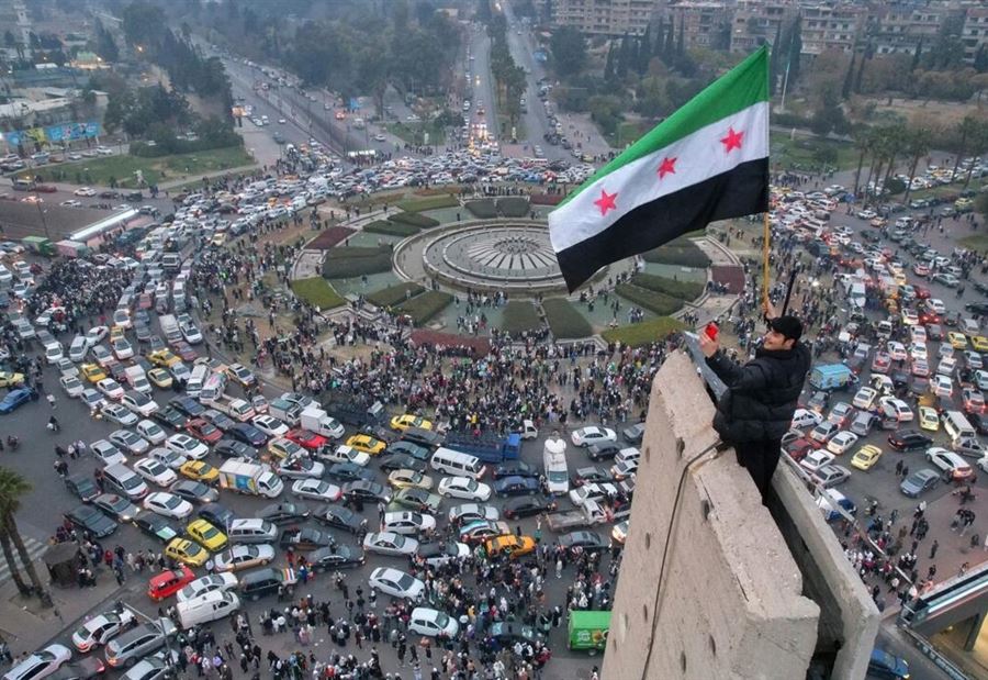 فصل جماعي للموظفين... تغييرات جذرية في عهد الشرع!