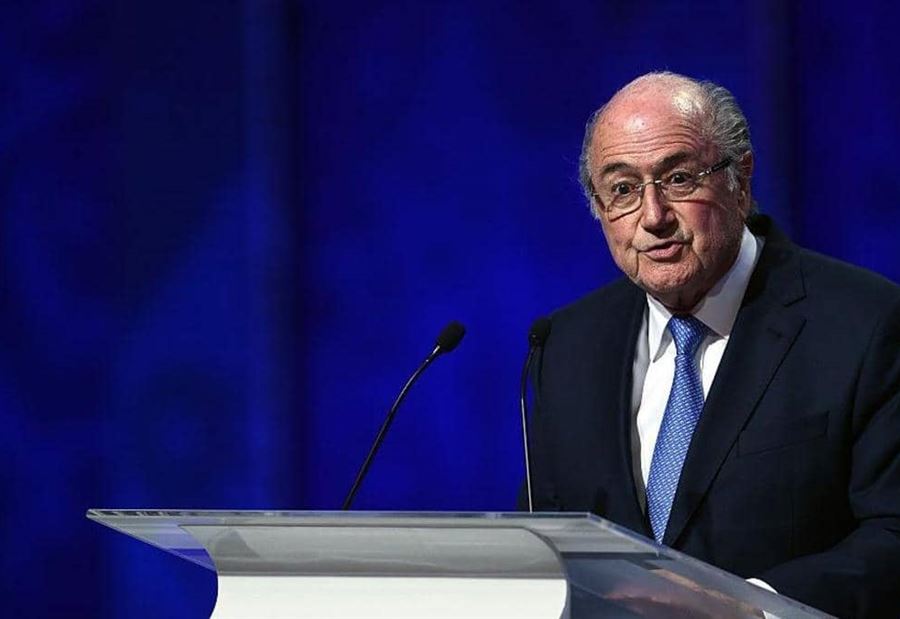 بلاتر "الغاضب" يقاضي رئيس الفيفا