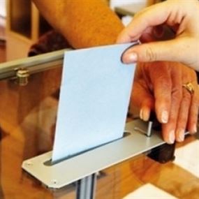 لاجئة سورية توقف عملية الاقتراع في الجويا!!