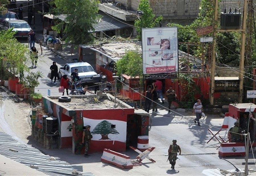 جريحان للجيش بحادث عرضي في عين الحلوة