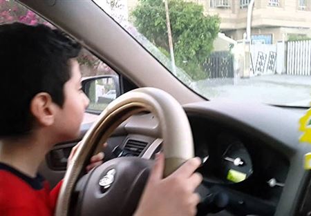 لهذه الأسباب أثار هذا الطفل حفيظة مستخدمي الإنترنت لهذه الأسباب أثار هذا الطفل حفيظة مستخدمي الإنترنت