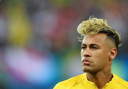 نيمار يعترف.. ثنائي منتخب السعودية خطف أنظاره نيمار يعترف.. ثنائي منتخب السعودية خطف أنظاره