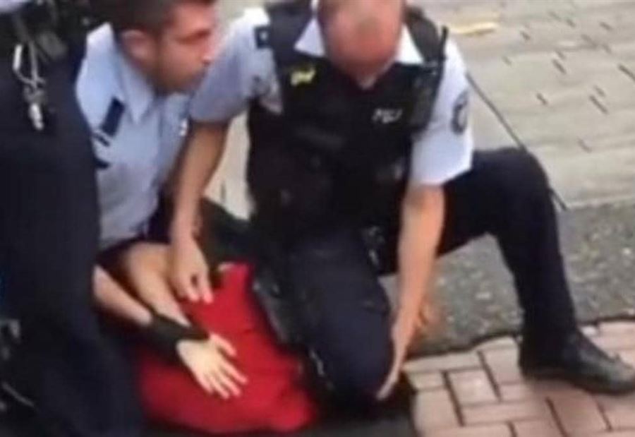 "الرأس نعم.. الرقبة لا".. فيديو "مُروّع" يصدم ألمانيا