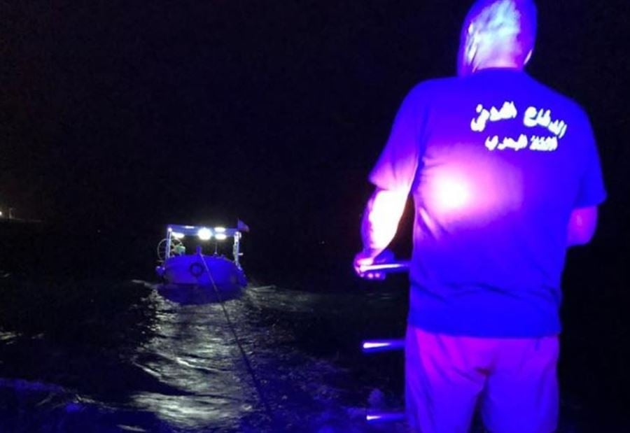 بالصور: عطل مفاجئ كاد يحطم زورق مقابل شاطىء الكسليك