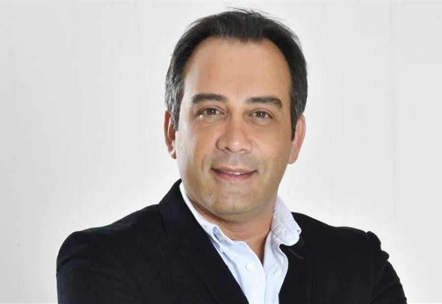 بالفيديو: نبيل بدر يُعايد "الأمهات" على طريقته 