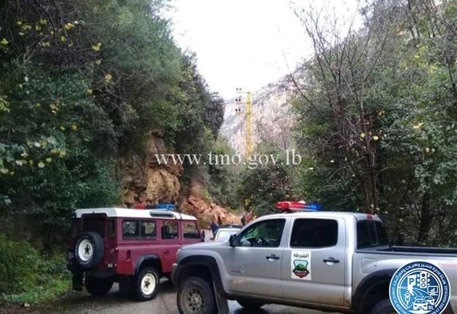 بالصور: طريق نهر ابراهيم  يحشوش مقطوعة 