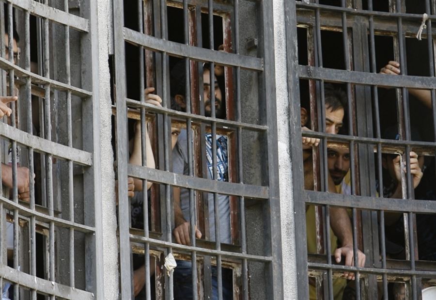 أحد الحلول لإكتظاظ السجون... ماذا يقول القانون اللبناني؟ 