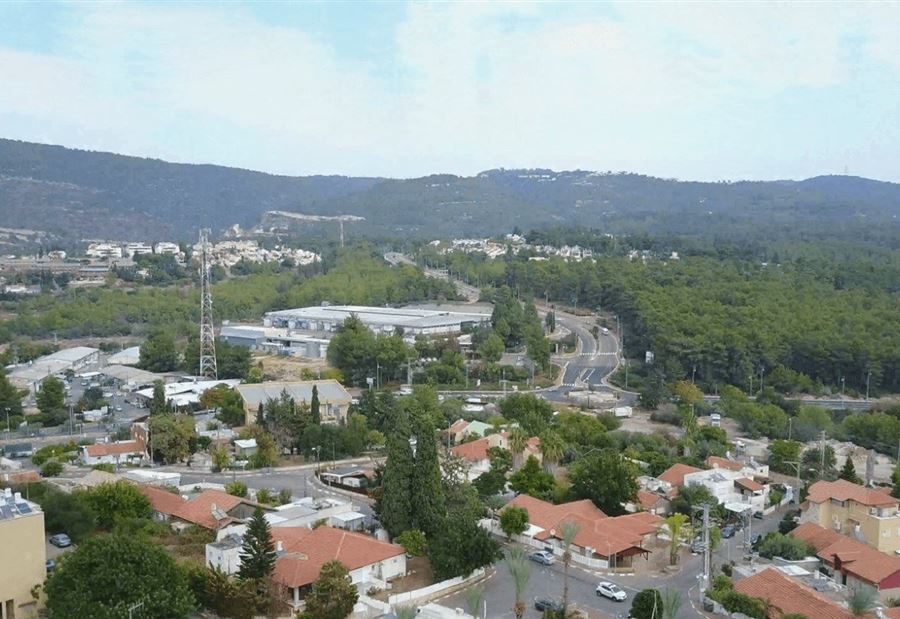 صواريخ باتجاه مستوطنة "شلومي" والجيش الإسرائيلي يردّ بـ"عنف"