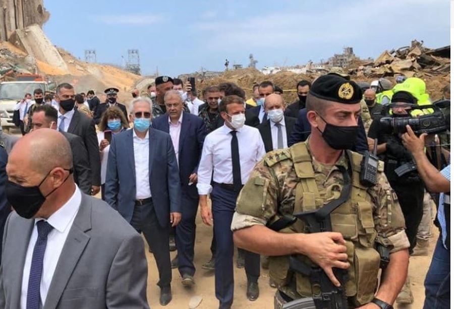ماكرون يتفقد موقع الإنفجار في مرفأ بيروت   ماكرون يتفقد موقع الإنفجار في مرفأ بيروت
