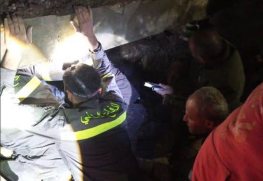مجزرة في الهبارية... ارتقاء عدد من الشهداء جراء غارة اسرائيلية! (فيديو) مجزرة في الهبارية... ارتقاء عدد من الشهداء جراء غارة اسرائيلية! (فيديو)