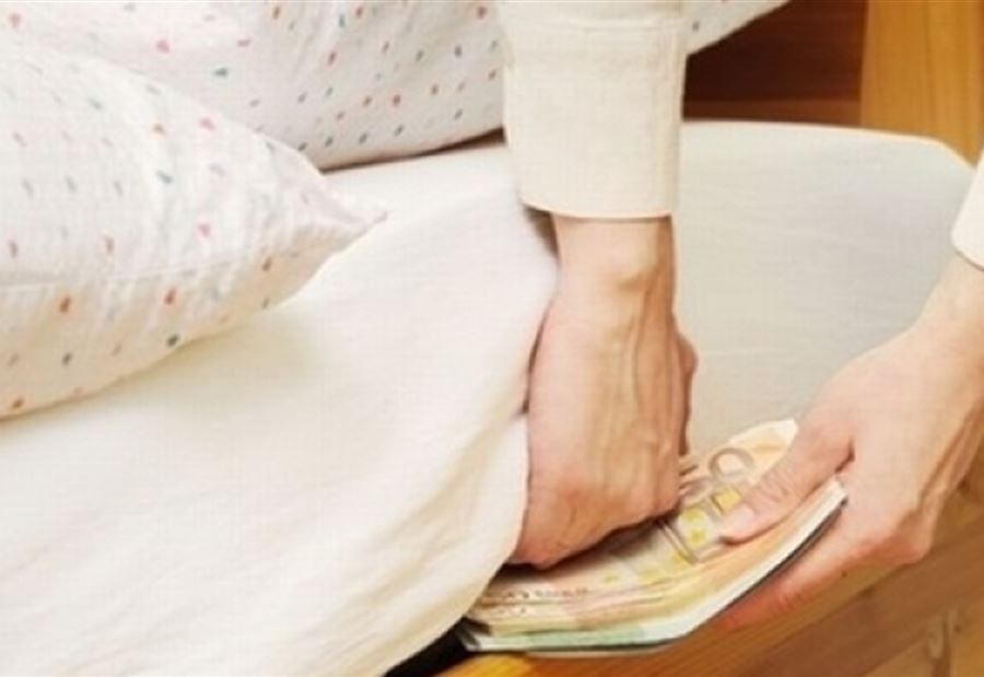 السويد تدعو مواطنيها إلى الاحتفاظ بالنقود تحت أسرتهم!